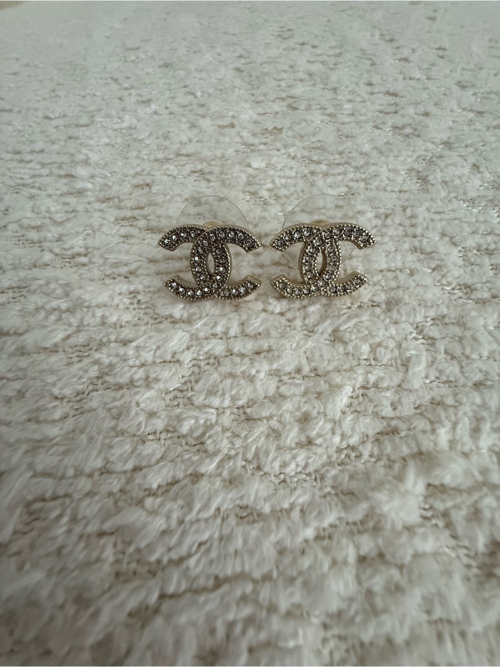 Gold Chanel small CC earrings - Picture 2 of 6